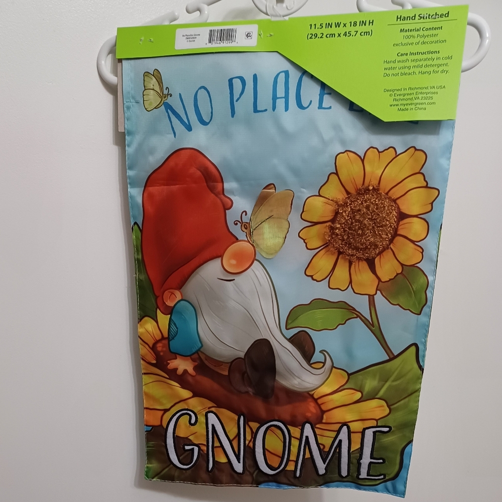 NWT textured "No Place Like Gnome" flag